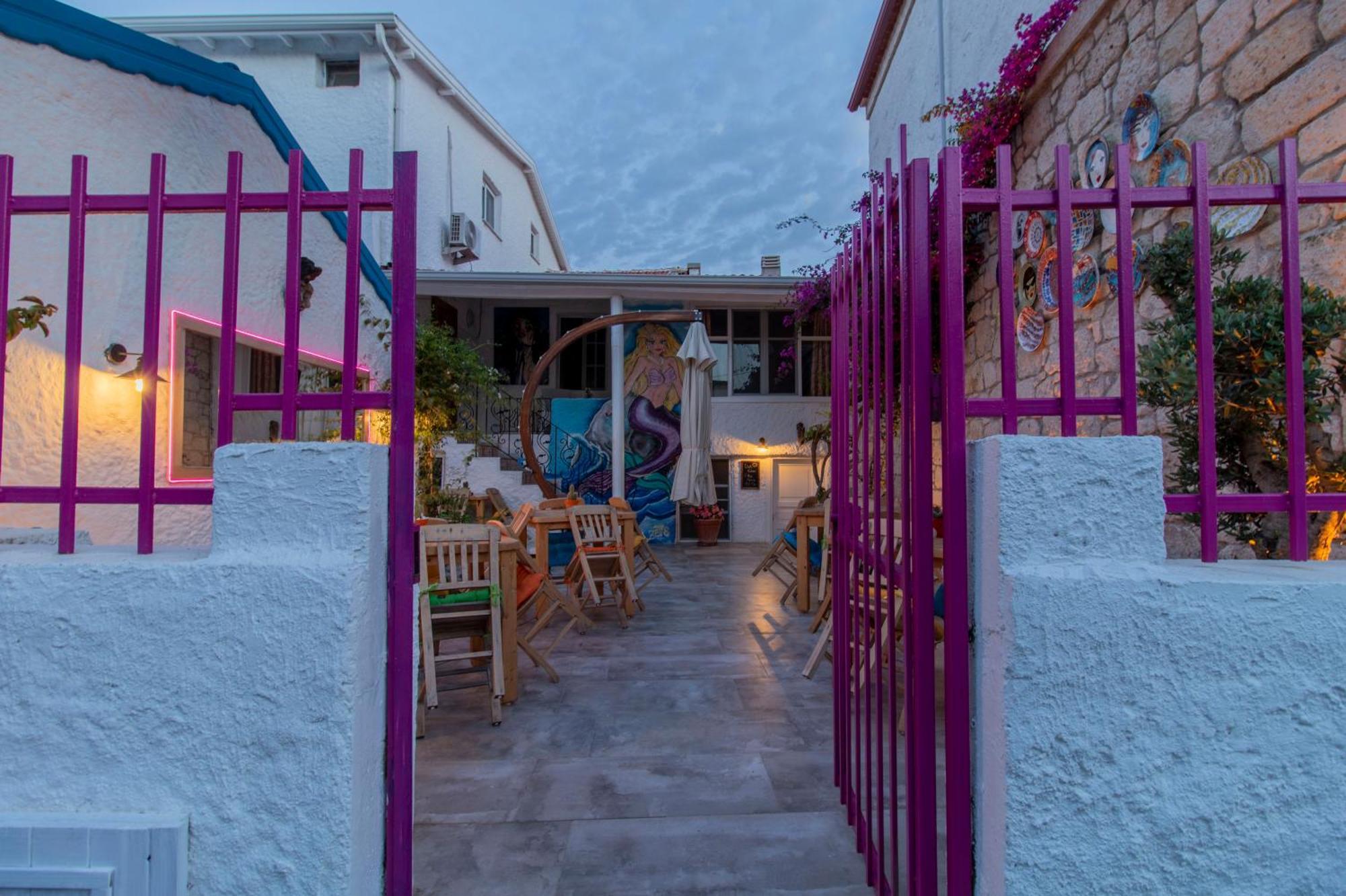 Alacati Gazde/Camere de închiriat *
